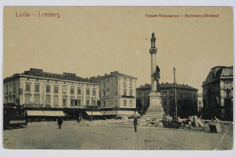 Pomnik Adama Mickiewicza we Lwowie na pocztówce z ok. 1905 r.; źródło: Polona.pl